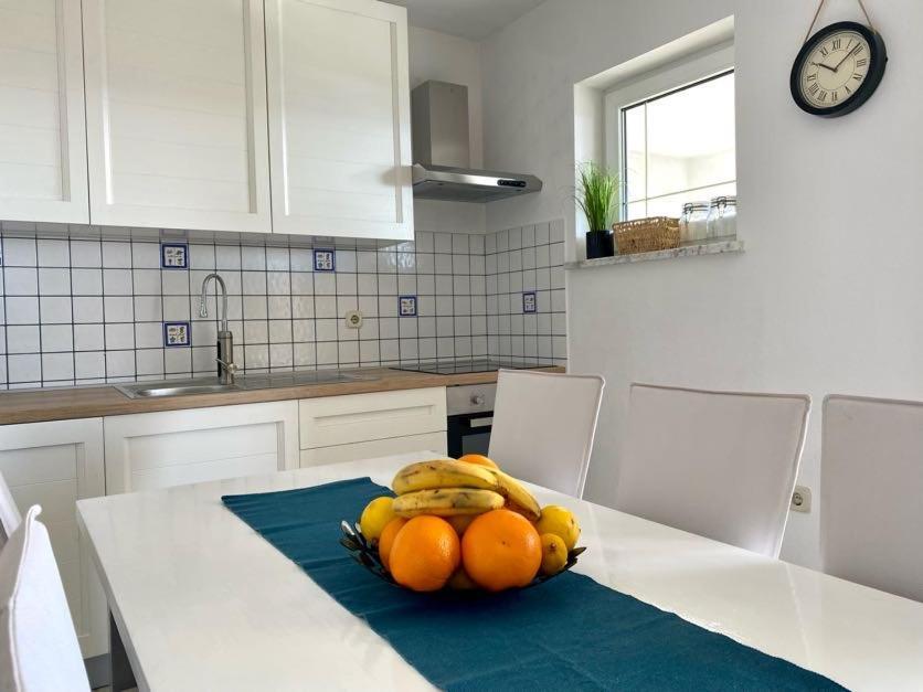 Villa Mihaela - Apartment Ika Cesarica Exteriör bild